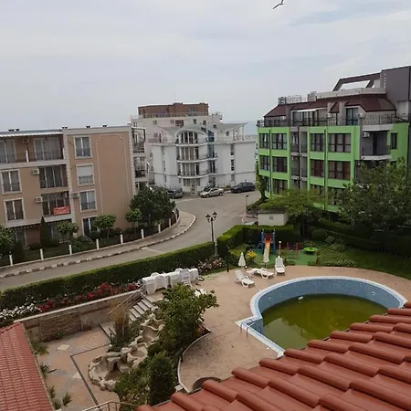 Лазаринка Стоянова Apartamento Ravda